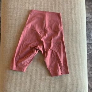 NWOT Lululemon align super high rise short 10in